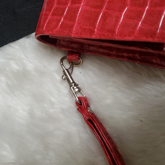 Old Navy Red Croc-Embossed Wrislet Clutch with Black Bow - Picture 8 of 8
